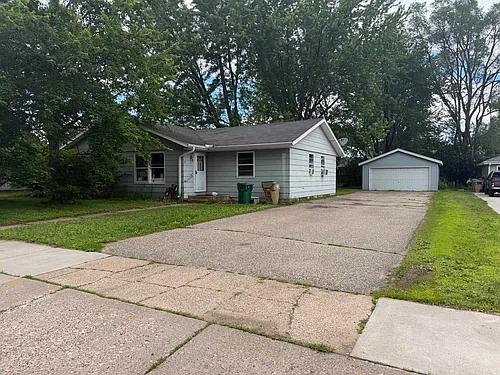 822 Dwight St Photo 1
