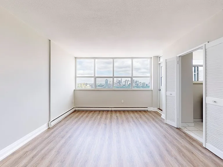40 Pleasant Blvd — Photo 25