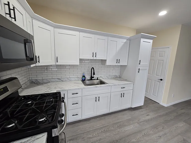 338 E Main St — Photo 2