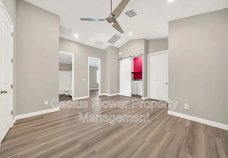 3067 N 33rd Pl — Photo 5