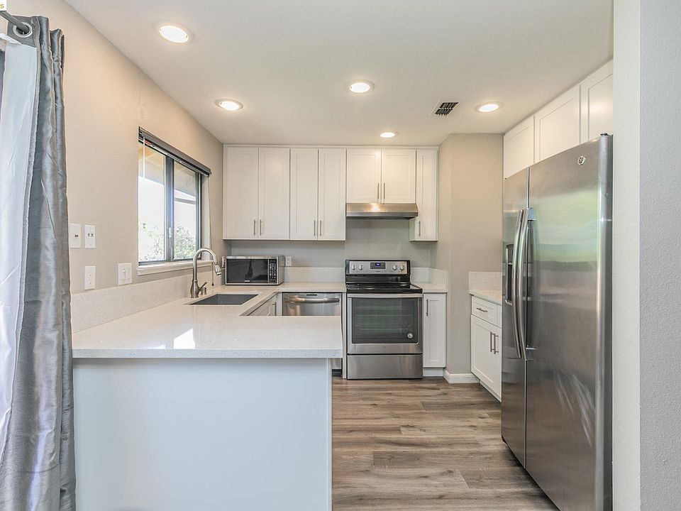 1st image of 2204 Renwick Ln