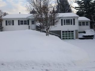 115 Blackmore Rd, Camillus, NY 13031