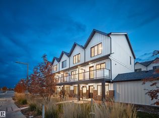 29 Airport Rd NW #22, Edmonton, AB T5G0W7