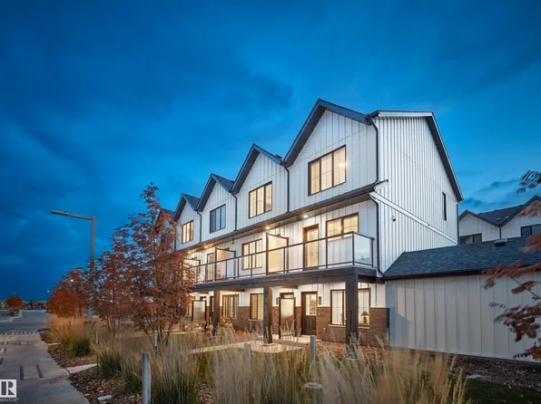 29 Airport Rd NW #22, Edmonton, AB T5G 0W7