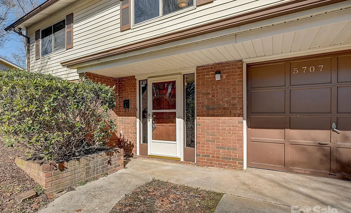 4 bed, 1.5 bath, 1809 sqft, $2,100 — Photo 3