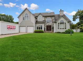 52 Manchester Rd #A, Huntington, NY 11743