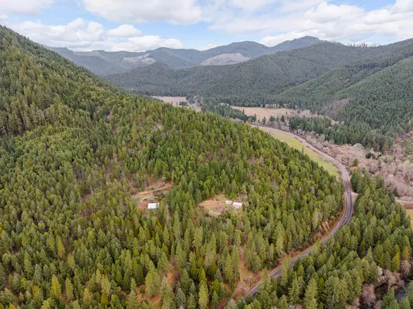 4202 Upper Cow Creek Rd, Azalea, OR 97410
