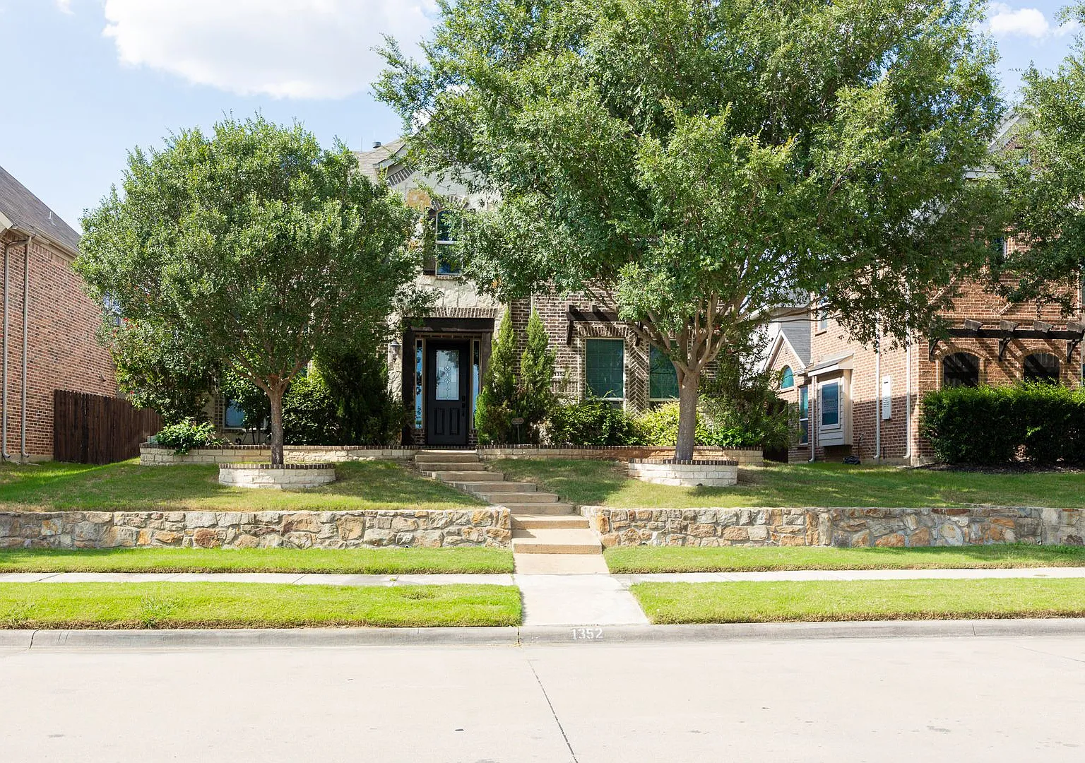 This beautifully maintained 5-bedroom, 4.5-bath home offers a spacious and thoughtfully designed ... — Photo 1