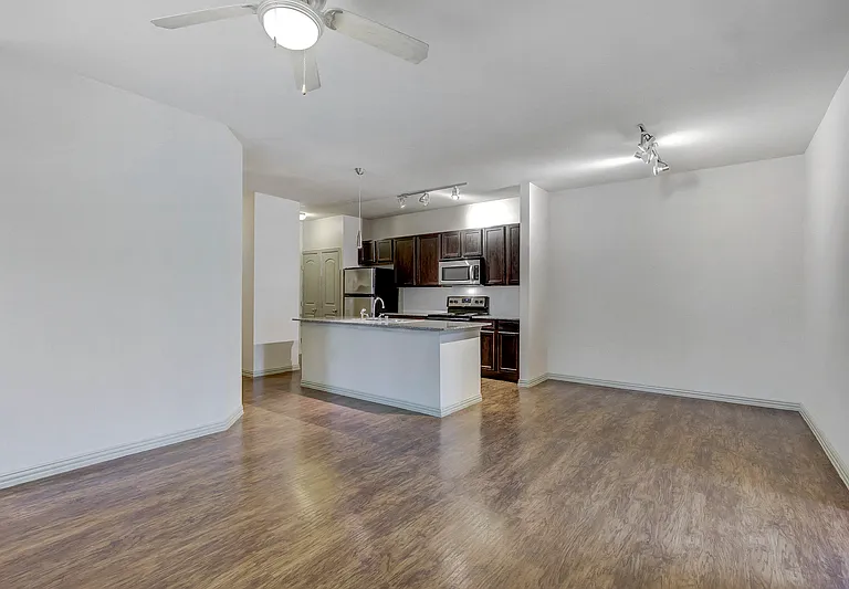 Summercrest Burleson Apartments — Photo 10
