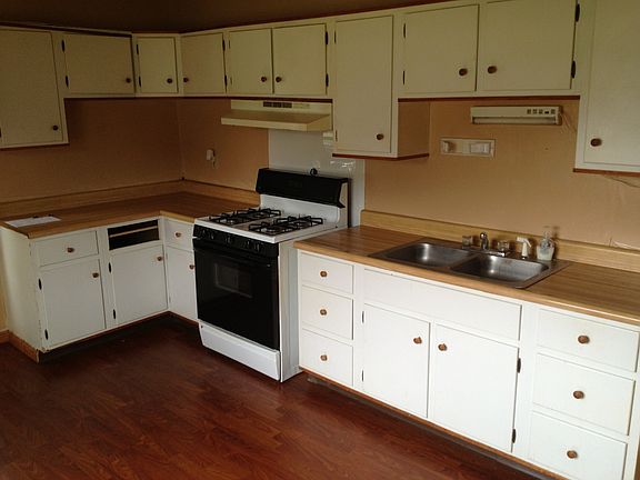 3rd image of 2224 Leyden Ave