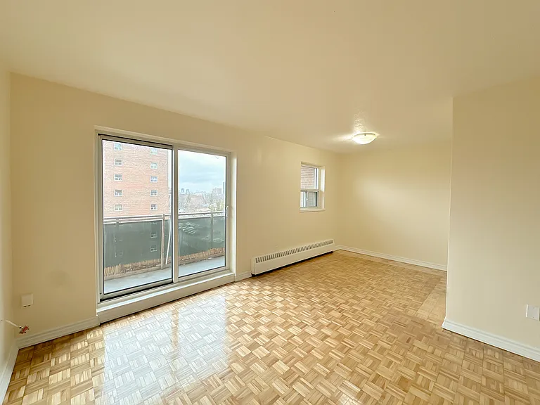 90 Paisley Blvd W — Photo 12
