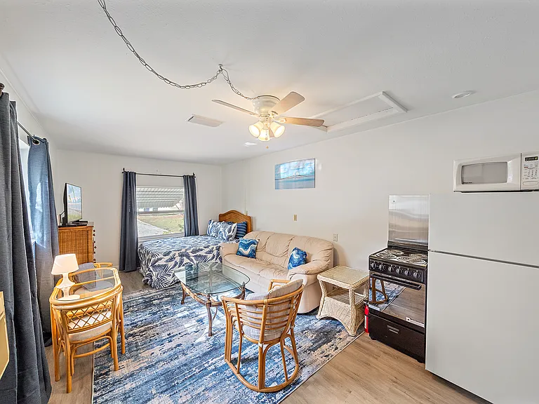 708 Shore Rd #B — Photo 7