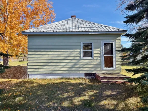 408 2nd St NW, Towner, ND 58788