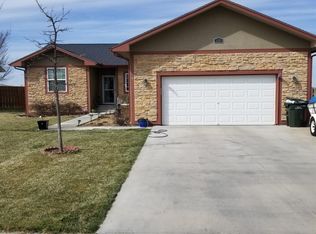 2213 Pioneer Rd, Garden City, KS 67846
