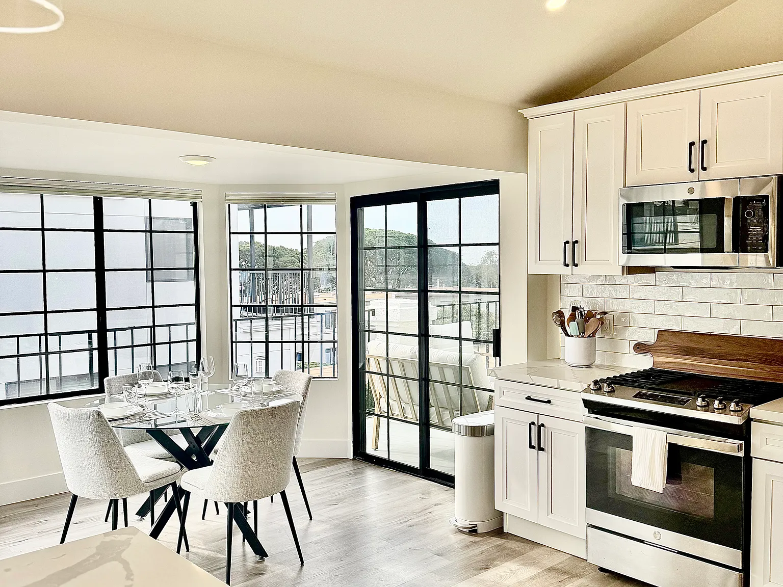 2 bed, 1066 sqft, $7,250 — Photo 1