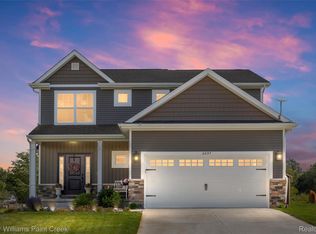6097 Summerbrooke Cir, Fowlerville, MI 48836