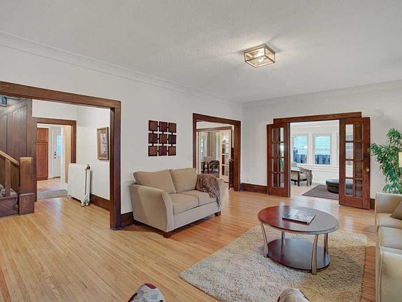 3rd image of 1086 Hague Ave
