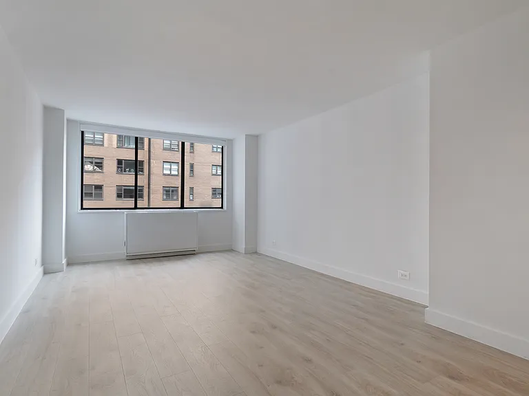 300 Mercer St #10B — Photo 1