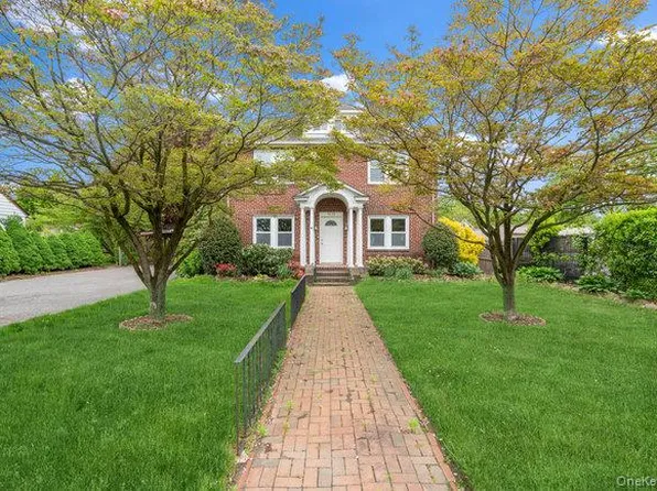 1030 Glen Cove Ave, Glen Head, NY 11545