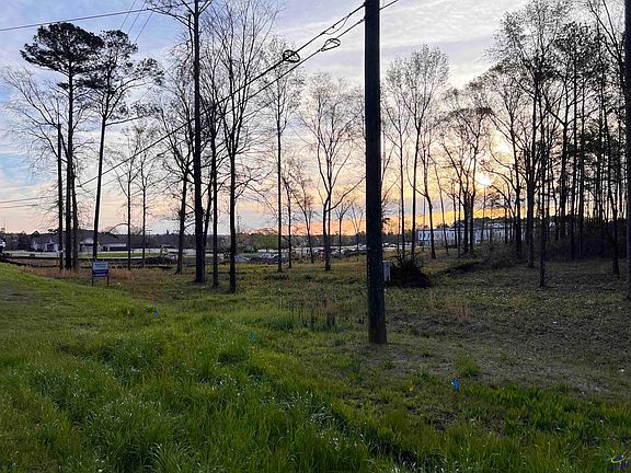 3rd image of 1415 Bass Rd