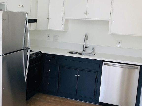 5th image of 972 E California Blvd Unit 207