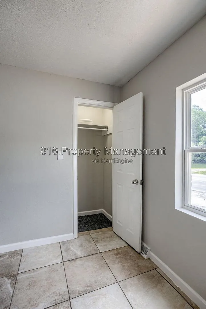 2 bed, 1.0 bath, 650 sqft, $700 — Photo 4
