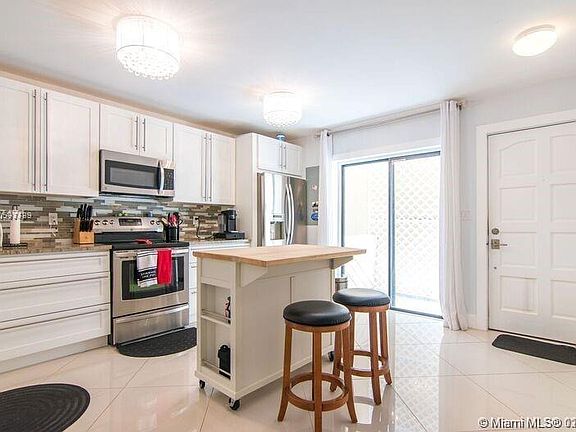 2nd image of 20489 NE 34th Ct