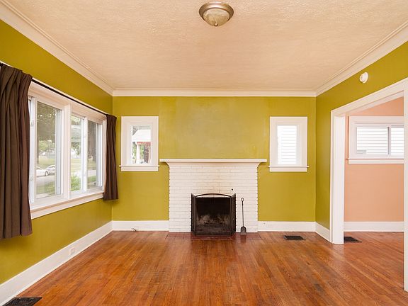 2nd image of 852 Benjamin Ave SE