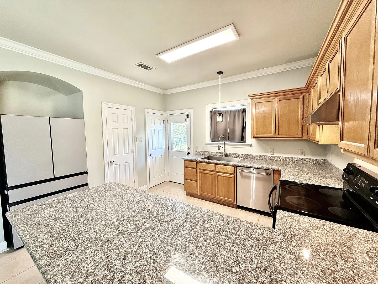 Spacious 3-Bedroom Home in Walker — Photo 3