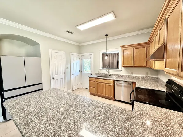 16918 Watkins Rd, Walker, LA 70785
