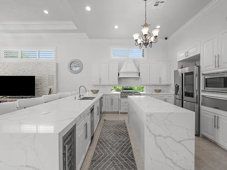 10771 Versailles Blvd — Photo 10