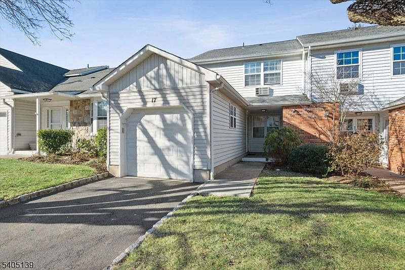 1st image of 17 Coachlight Dr #17
