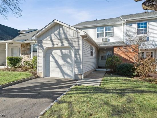 17 Coachlight Dr #17, Chatham, NJ 07928