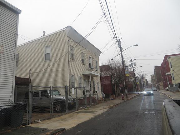 4th image of 102 Dekalb Ave