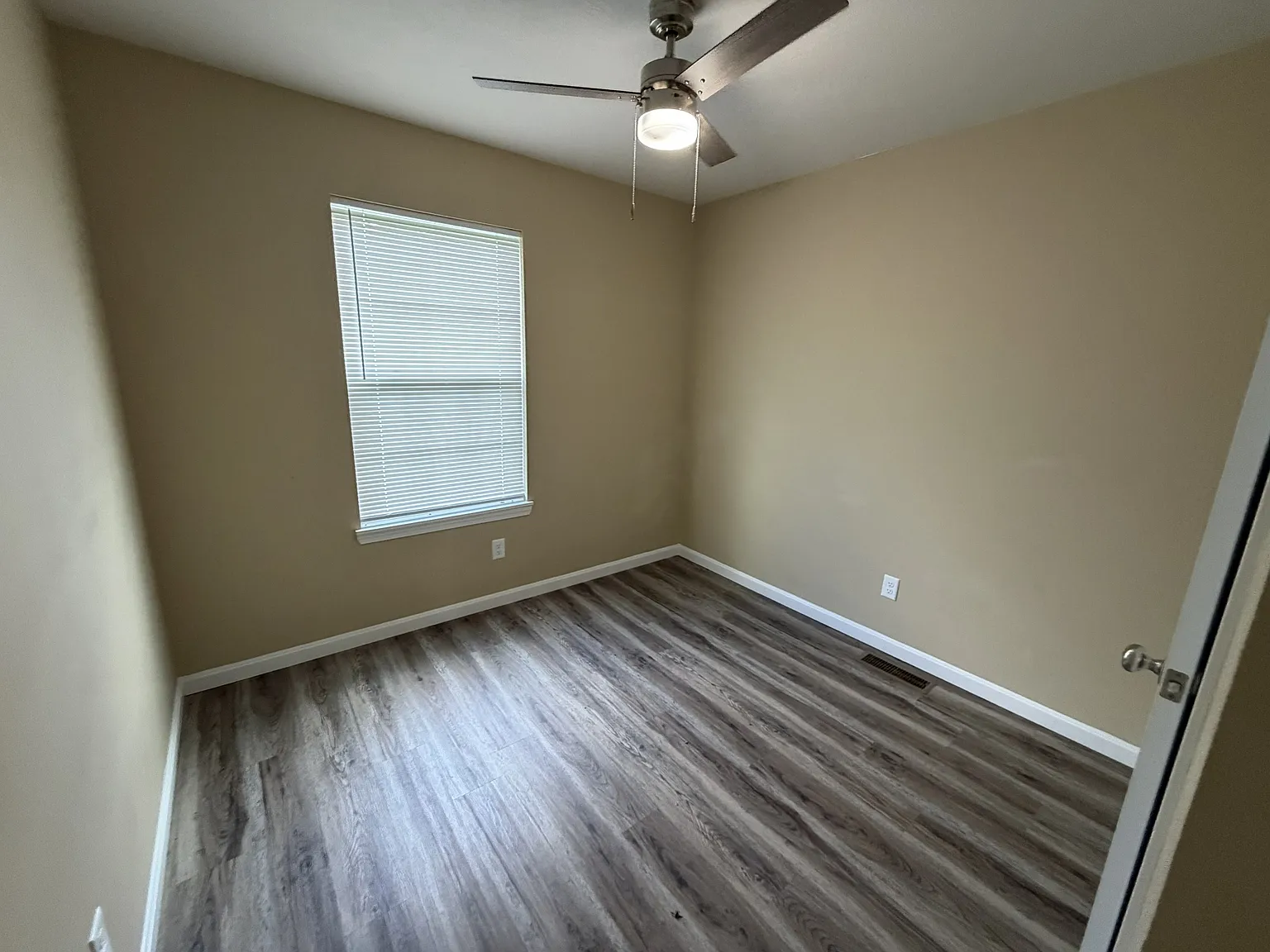 285 Pineview Drive - 1 — Photo 4