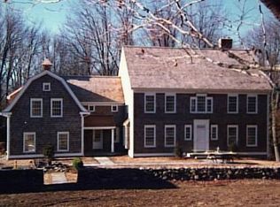 2 Congress St, Fairfield, CT 06430