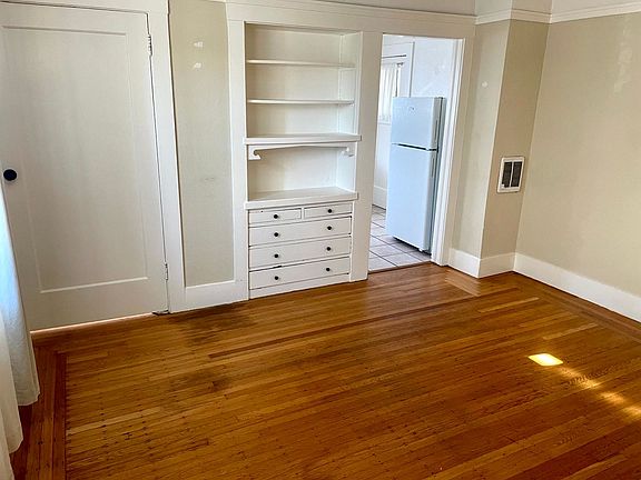 4th image of 5627 Adeline St #1
