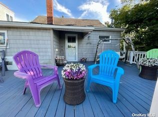 54 Oak Beach Rd, Oak Beach, NY 11702