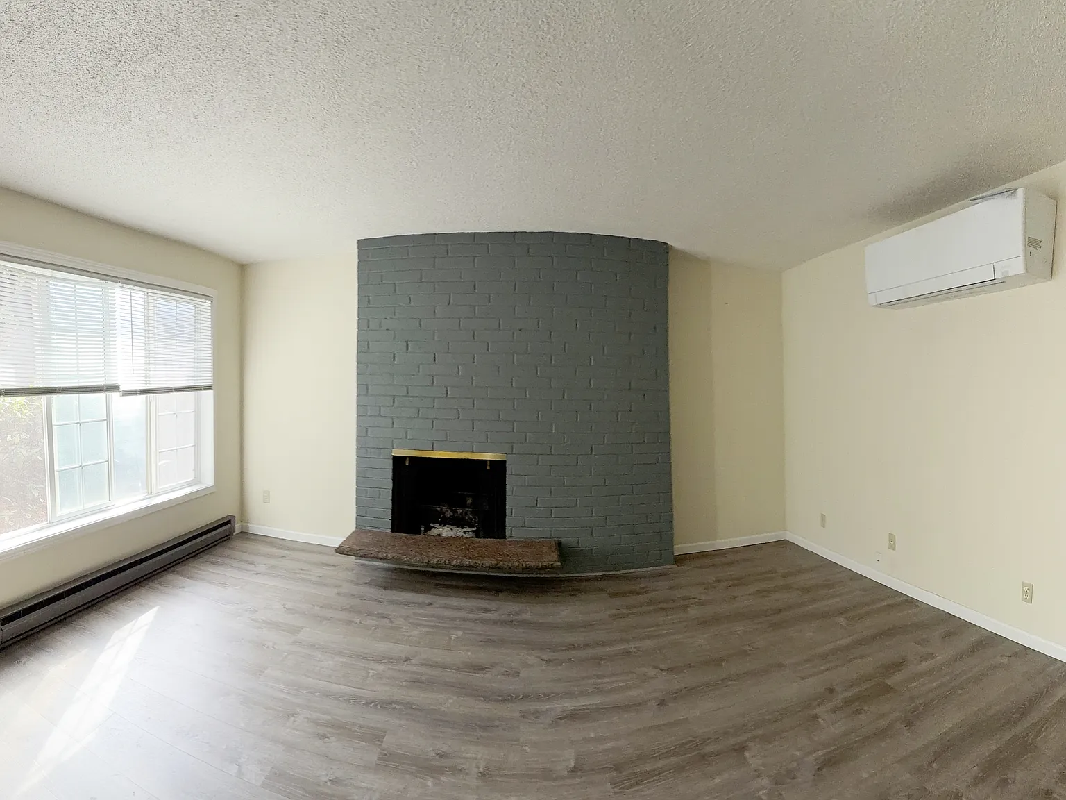 2 bed, 988 sqft, $1,950 — Photo 3
