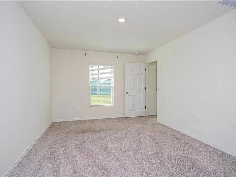 352 Towns Cir — Photo 10