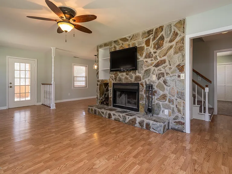 804 Cheryl Ln — Photo 3