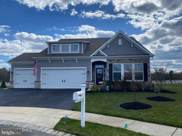 4 Chipmunk Cir, Barnegat, NJ 08005