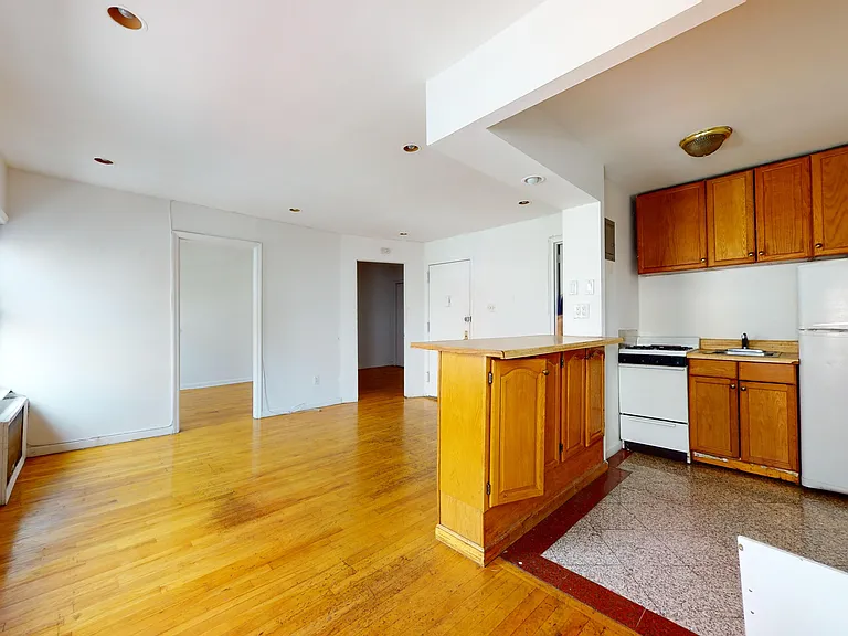 139 E 12th St #2D — Photo 5