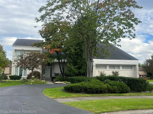 4836 Fairview Ct, West Bloomfield, MI 48322