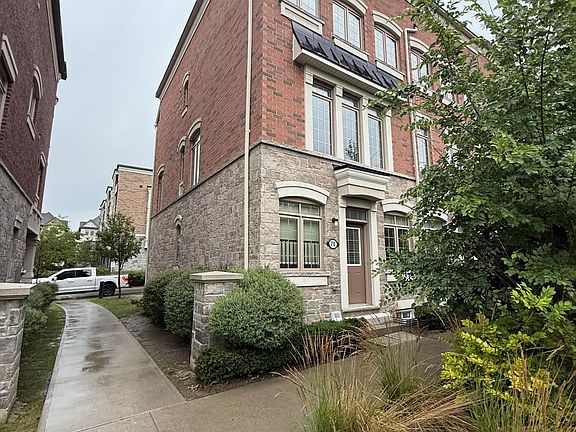 3rd image of 70 Harwood Ave N