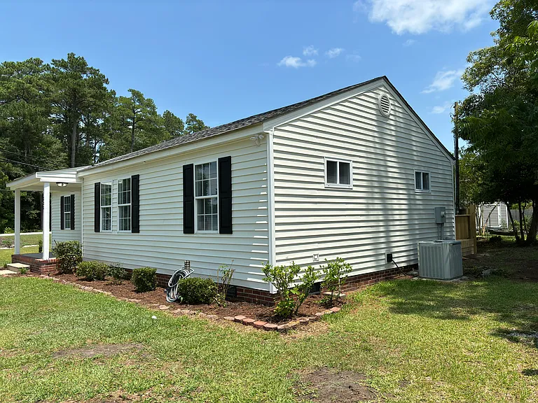 Right side view of 335 Miller Blvd