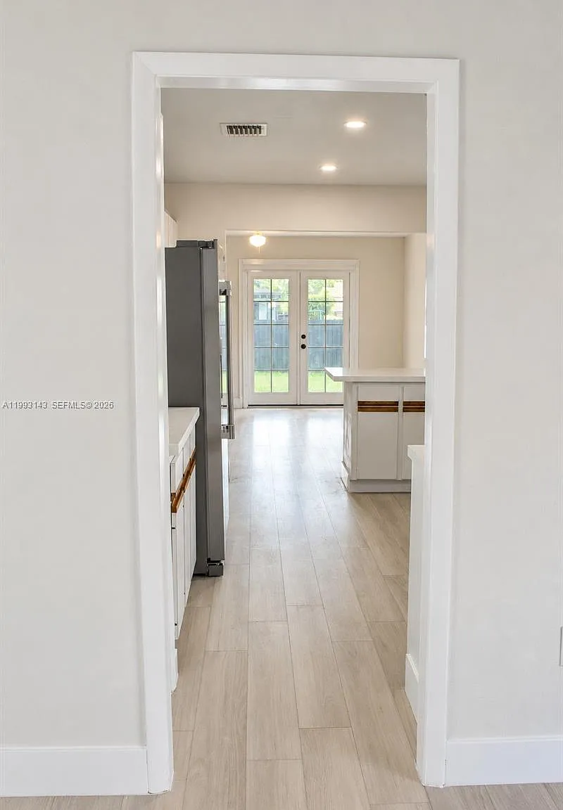 3 bed, 2.0 bath, 1737 sqft, $4,000 — Photo 3