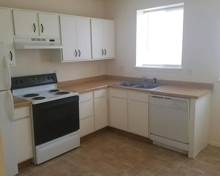 2nd image of 264 Country Club Pl APT D