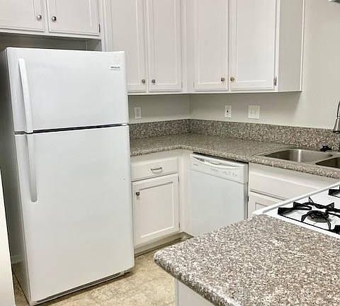 3rd image of 5712 Aldama St #23