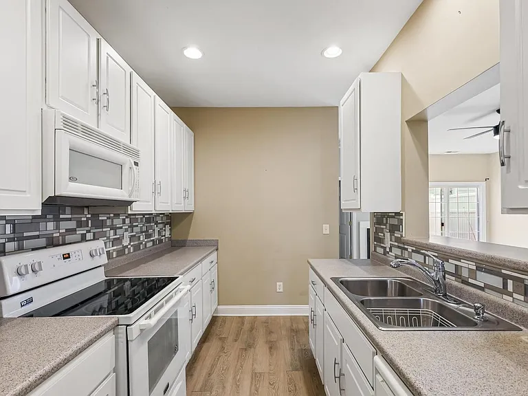 1508 Honeybee Ln — Photo 12